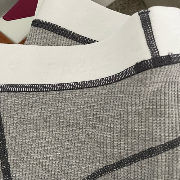 Fabletics gray waffle knit legging gray medium - Picture 4 of 4